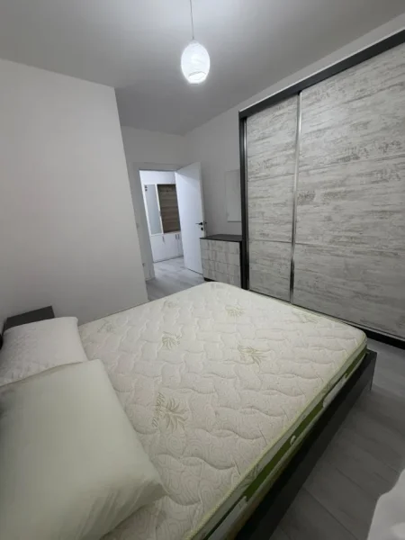 Tirane, jepet me qera apartament 1+1 Kati 3, 60 m² 450 € (Rruga 5 Maji)