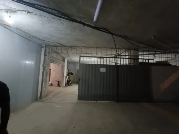 Tirane, shitet garazh | post parkimi Kati 0, 160 m² 98.500 € (Rruga Sotir Caci)