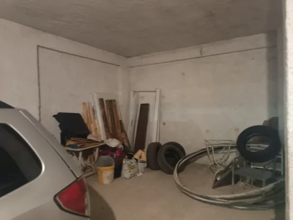 Tirane, shitet garazh | post parkimi Kati 0, 160 m² 98.500 € (Rruga Sotir Caci)