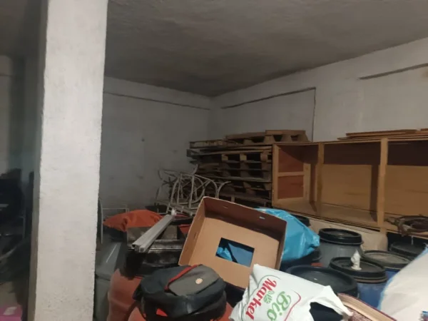 Tirane, shitet garazh | post parkimi Kati 0, 160 m² 98.500 € (Rruga Sotir Caci)