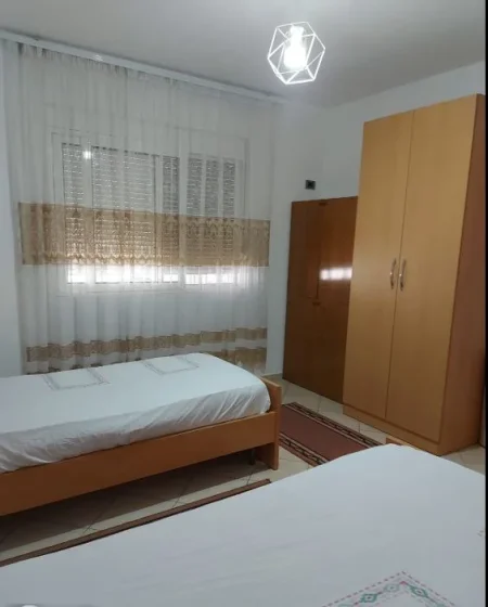 Jepet Hyrje 2+1 me Qera tek Stacioni i Trenit tek Bulevardi Zogu i Pare,  500 mije leke