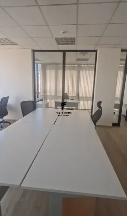 Tirane, jepet me qera zyre Kati 8, 275 m² 4.950 € (QENDER)