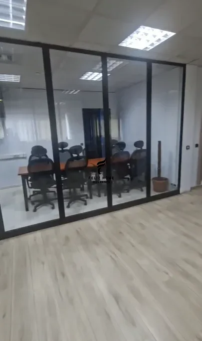 Tirane, jepet me qera zyre Kati 8, 275 m² 4.950 € (QENDER)