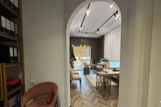 Tirane, jepet me qera zyre Kati 7, 55 m² 650 € (GOLDEN PARK 3, YZBERISHT)