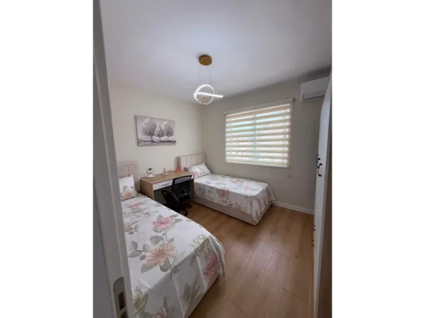 Tirane, jepet me qera apartament 3+1 Kati 5, 80 m² 700 € (BRRYLI)