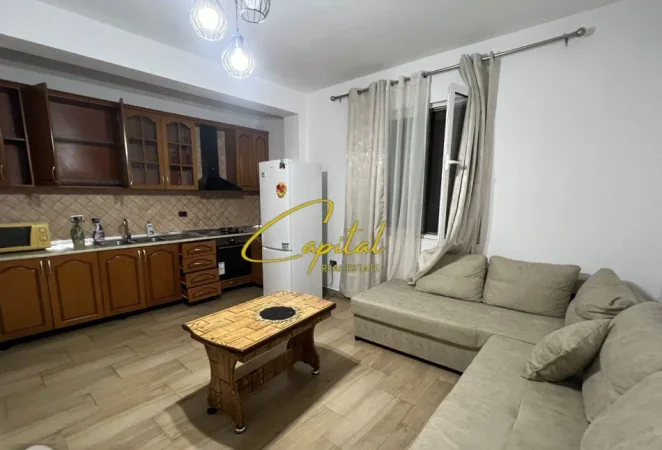 Tirane, jepet me qera apartament 1+1 Kati 3, 87 m² 400 € (5 MAJI)