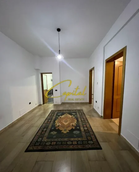 Tirane, jepet me qera apartament 1+1 Kati 3, 87 m² 400 € (5 MAJI)