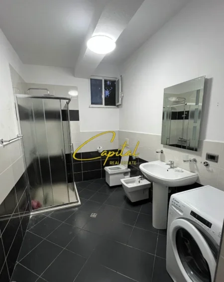 Tirane, jepet me qera apartament 1+1 Kati 3, 87 m² 400 € (5 MAJI)