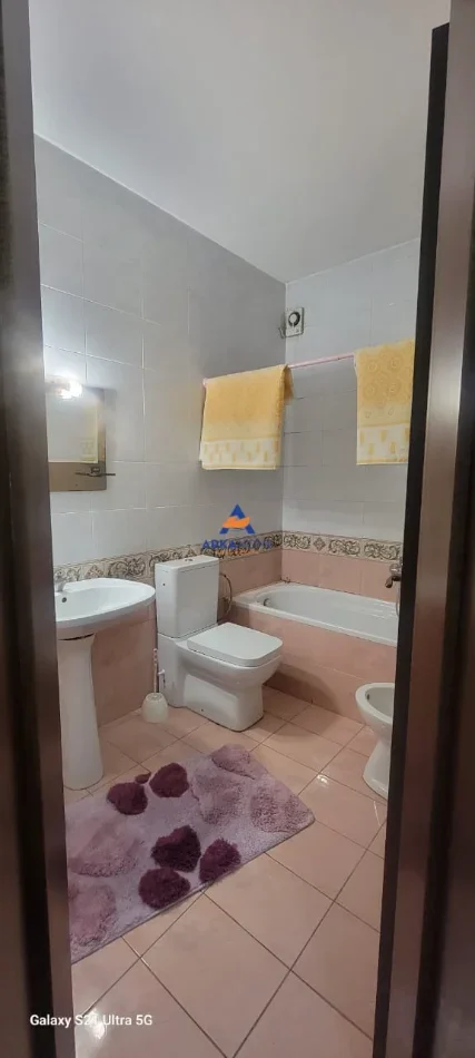 Tirane, jepet me qera apartament 2+1+Ballkon Kati 4, 108 m² 972 € (RRUGA PJETER BOGDANI)