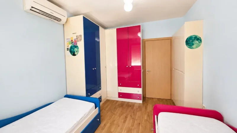 Tirane, jepet me qera apartament 2+1+Aneks+Ballkon Kati 3, 110 m² 750 € (ISH TREGU ELEKTRIK)