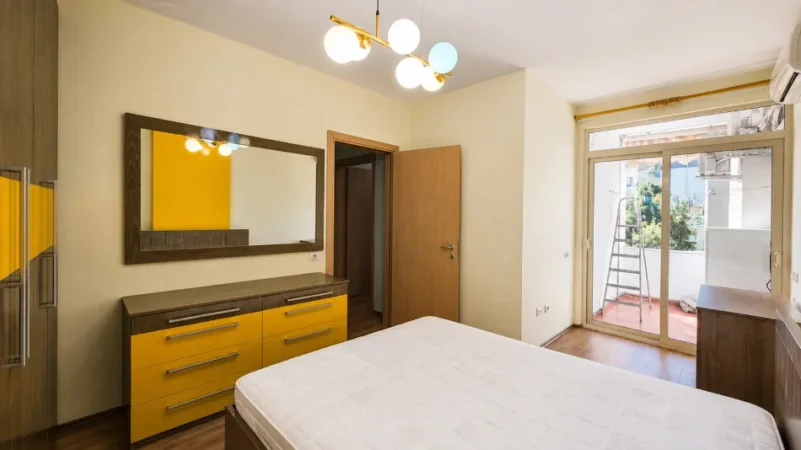 Tirane, jepet me qera apartament 2+1+Aneks+Ballkon Kati 3, 110 m² 750 € (ISH TREGU ELEKTRIK)
