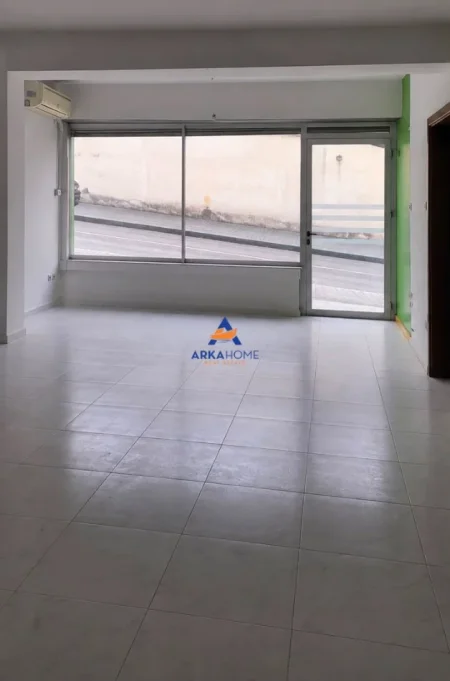 Tirane, jepet me qera ambjent biznesi Kati 0, 120 m² 756 € (KODRA E DIELLIT)