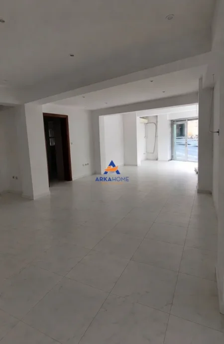 Tirane, jepet me qera ambjent biznesi Kati 0, 120 m² 756 € (KODRA E DIELLIT)