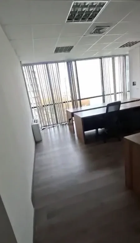 Tirane, jepet me qera zyre Kati 7, 330 m² 5.940 € (QENDER)