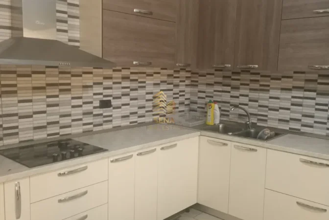 Tirane, jepet me qera apartament 2+1+Ballkon Kati 2, 120 m² 500 € (Porcelan)