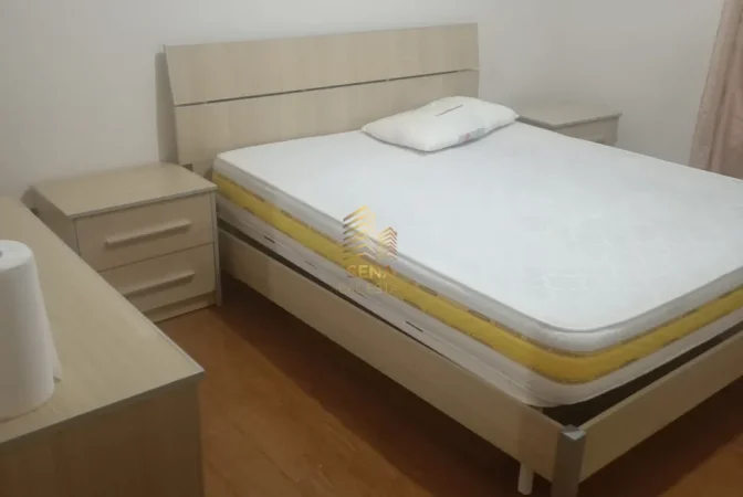 Tirane, jepet me qera apartament 2+1+Ballkon Kati 2, 120 m² 500 € (Porcelan)