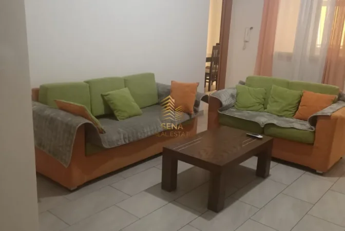 Tirane, jepet me qera apartament 2+1+Ballkon Kati 2, 120 m² 500 € (Porcelan)