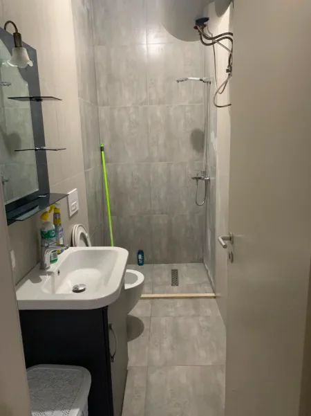 JEPET ME QIRA APARTAMENT 1+1   40.000 LEKE (ALI DEMI)