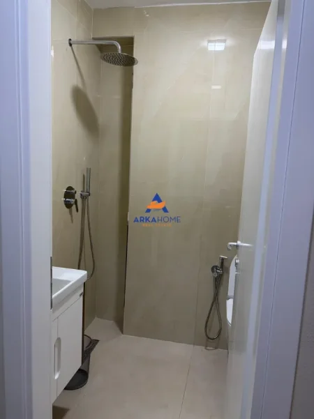 Tirane, jepet me qera zyre Kati 0, 50 m² 594 € (SHESHI WILSON)
