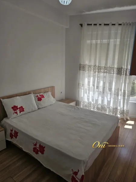 Tirane, jepet me qera apartament 2+1 Kati 2, 100 m² 500 € (ALI DEMI)