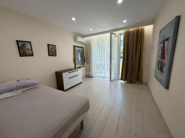 Tirane, jepet me qera apartament 2+1 Kati 1, 65 m² 800 € (Rruga e Durrësit)
