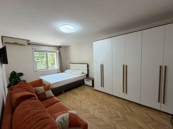 Tirane, jepet me qera apartament 2+1 Kati 1, 65 m² 800 € (Rruga e Durrësit)