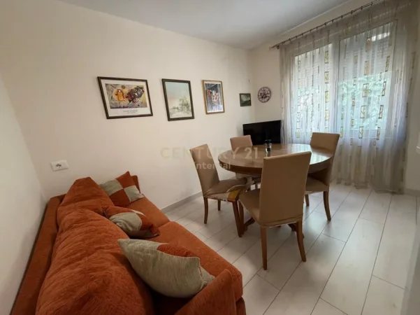 Tirane, jepet me qera apartament 2+1 Kati 1, 65 m² 800 € (Rruga e Durrësit)