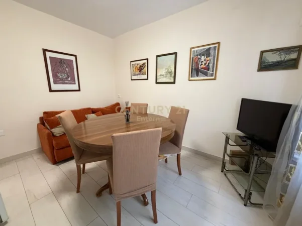 Tirane, jepet me qera apartament 2+1 Kati 1, 65 m² 800 € (Rruga e Durrësit)