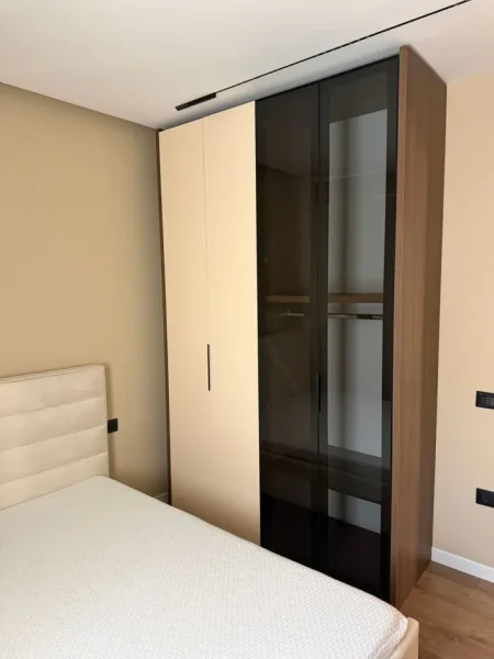 Tirane, jepet me qera apartament 2+1 Kati 3, 95 m² 800 € (Xhamlliku)