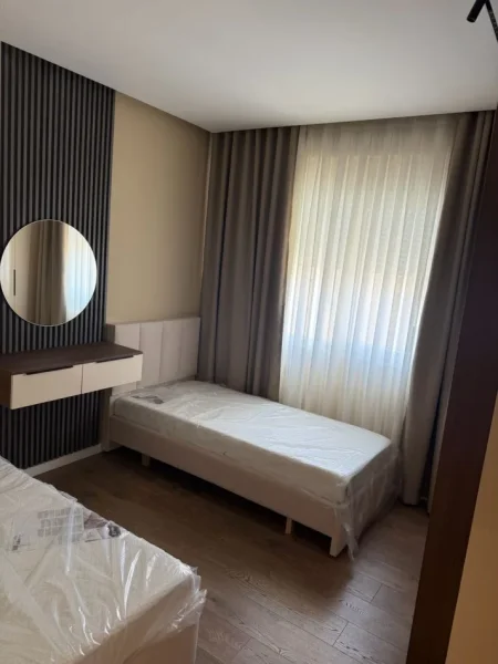 Tirane, jepet me qera apartament 2+1 Kati 3, 95 m² 800 € (Xhamlliku)