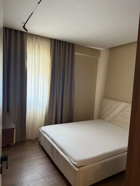 Tirane, jepet me qera apartament 2+1 Kati 3, 95 m² 800 € (Xhamlliku)
