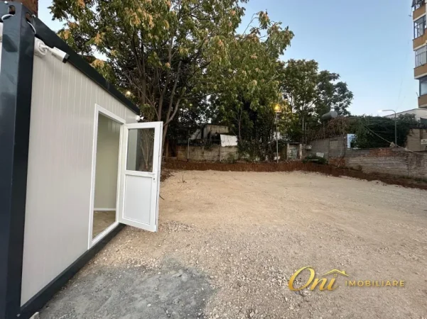 Tirane, jepet me qera toke , 900 m² (RRUGA E DIBRES)