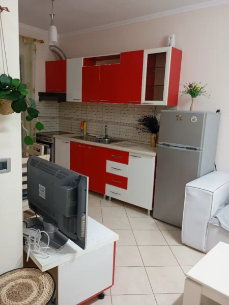 !Tirane, jepet me qera apartament 1+1+Ballkon Kati 1, 51 m² 430 €