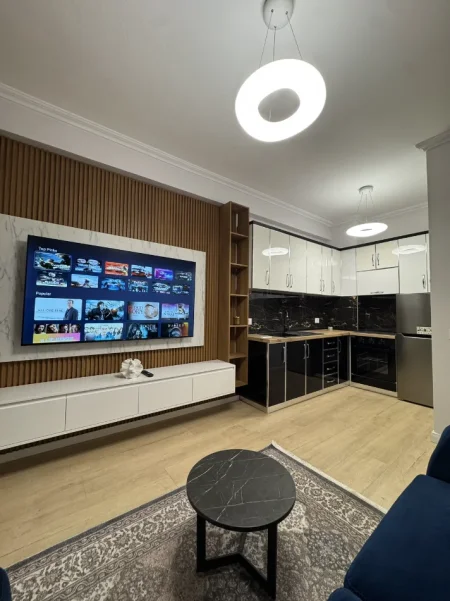 Tirane, jepet me qera apartament 1+1 Kati 7, 70 m² 500 € (ASTIR)