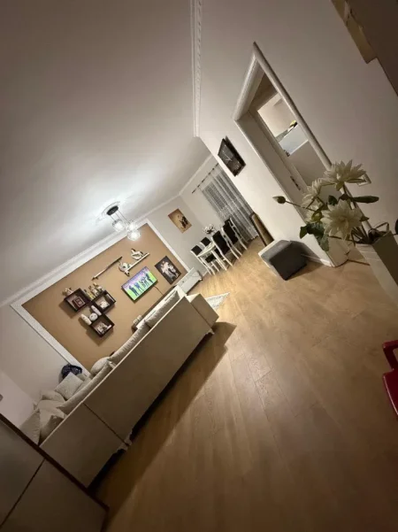 Tirane, jepet me qera apartament 2+1 Kati 5, 80 m² 450 € (YZBERISHT)