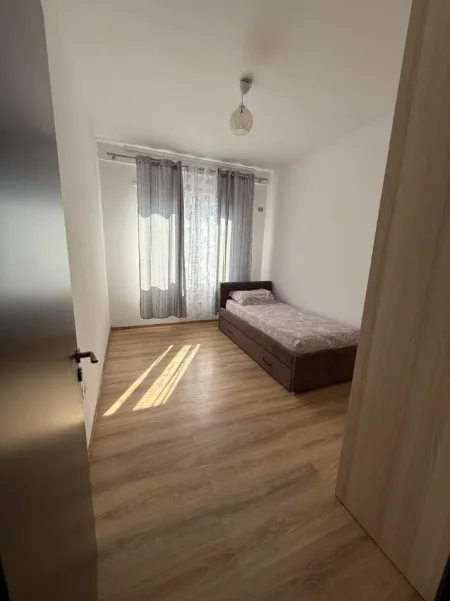 Tirane, jepet me qera 2+1 Kati 2, 85 m² 750 € (TREGU ELEKTRIK)