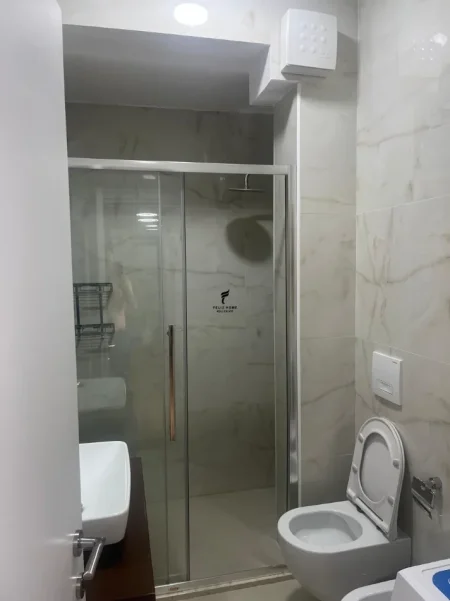 Tirane, jepet me qera apartament 3+1 Kati 9, 110 m² 850 € (QENDER)