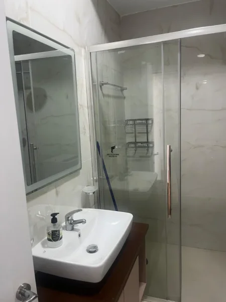 Tirane, jepet me qera apartament 3+1 Kati 9, 110 m² 850 € (QENDER)