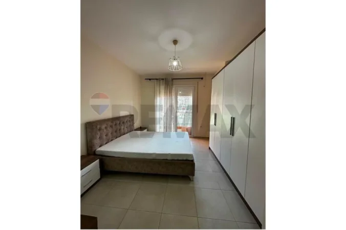Tirane, jepet me qera apartament 1+1+Ballkon , 500 € (GREEN CITY)