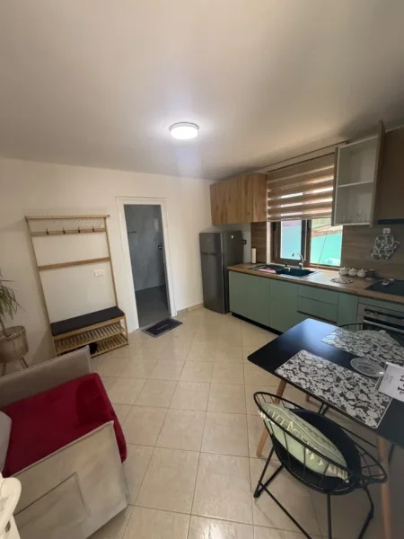 Tirane, jepet me qera apartament 1+1 Kati 1, 60 m² 400 € (Qytet Studenti)