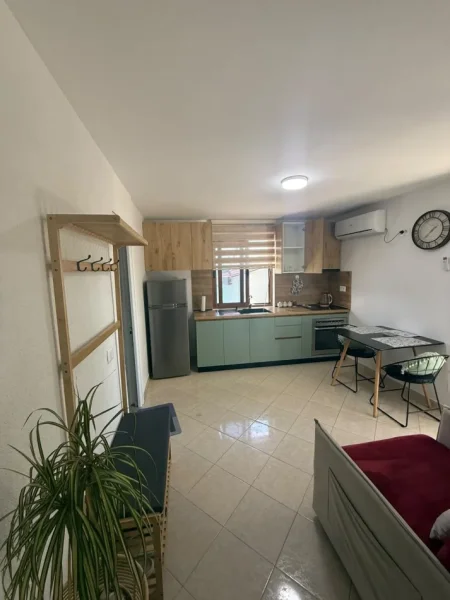Tirane, jepet me qera apartament 1+1 Kati 1, 60 m² 400 € (Qytet Studenti)