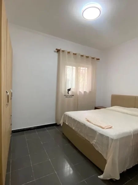 Tirane, jepet me qera apartament 1+1 Kati 1, 50 m² 450 € (VARRI BAMIT)