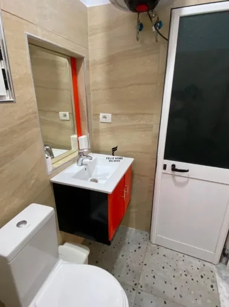 Tirane, jepet me qera apartament 1+1 Kati 1, 50 m² 450 € (VARRI BAMIT)