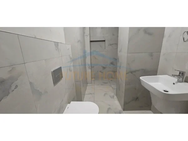 Tirane, jepet me qera ambjent biznesi Kati 2, 67 m² 600 € (Fusha e Aviacionit)