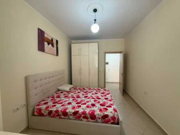 Tirane, jepet me qera apartament 1+1 Kati 3, 70 m² 400 € (Unaza e re)