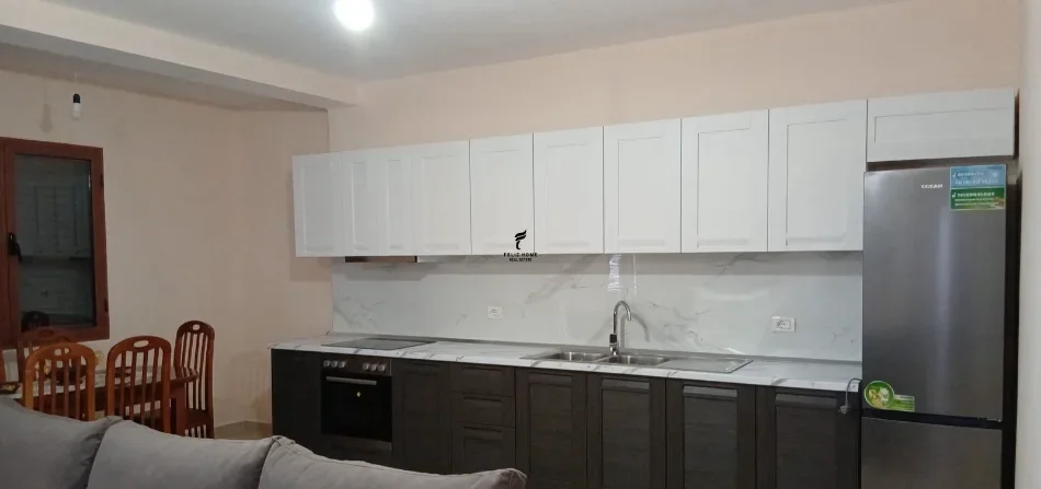 Tirane, jepet me qera apartament 2+1 Kati 1, 90 m² 500 € (LAPRAKA)