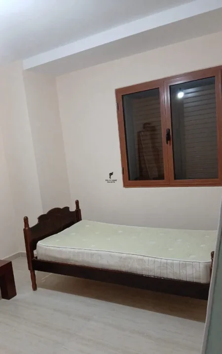 Tirane, jepet me qera apartament 2+1 Kati 1, 90 m² 500 € (LAPRAKA)