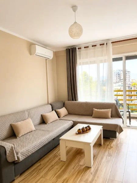 Tirane, jepet me qera apartament 1+1 Kati 5, 69 m² 520 € (LAPRAKE)