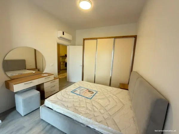 Tirane, jepet me qera apartament 1+1+Ballkon Kati 8, 65 m² 585 € (Laprake)