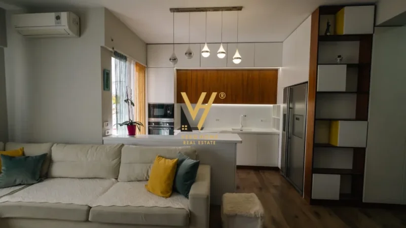 Tirane, jepet me qera apartament 2+1+Ballkon Kati 4, 110 m² 1.000 € (KOMUNA E PARISIT)